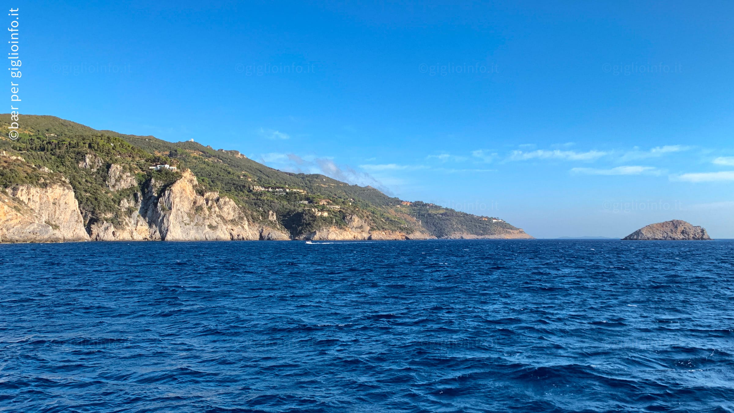 Veduta del Monte Argentario dal mare - Maremma Toscana