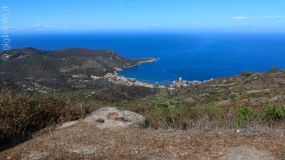 Sicht auf die Bucht von Campese vom Wanderweg 12