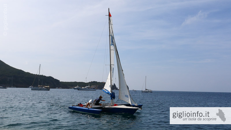 Escursione con barca a Vela nella Baia del Campese