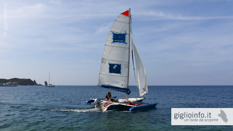 Escursione con barca a Vela nella Baia del Campese