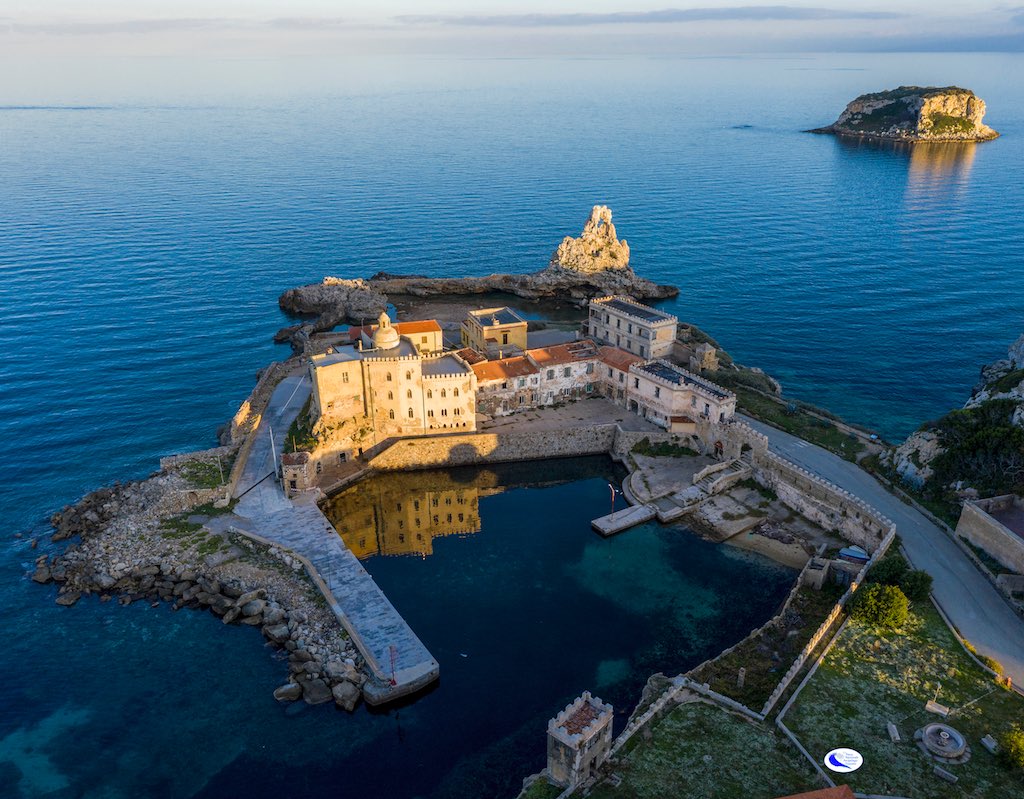 Vista aerea dell'porticciolo dell'Isola di Pianosa