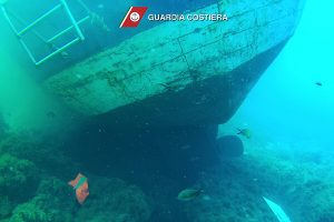 Relitto motopesca Bora Bora sui fondali dell'Isola di Montecristo