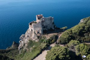 Veduta sulla Torre Vecchia dell'Isola di Gorgona, Arcipelago Toscano
