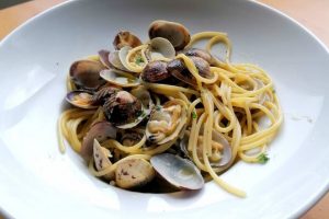 Pasta con Vongole, Bicchiere Aperitivo Ristorante Bar Cannelle on the Beach, Isola del Giglio