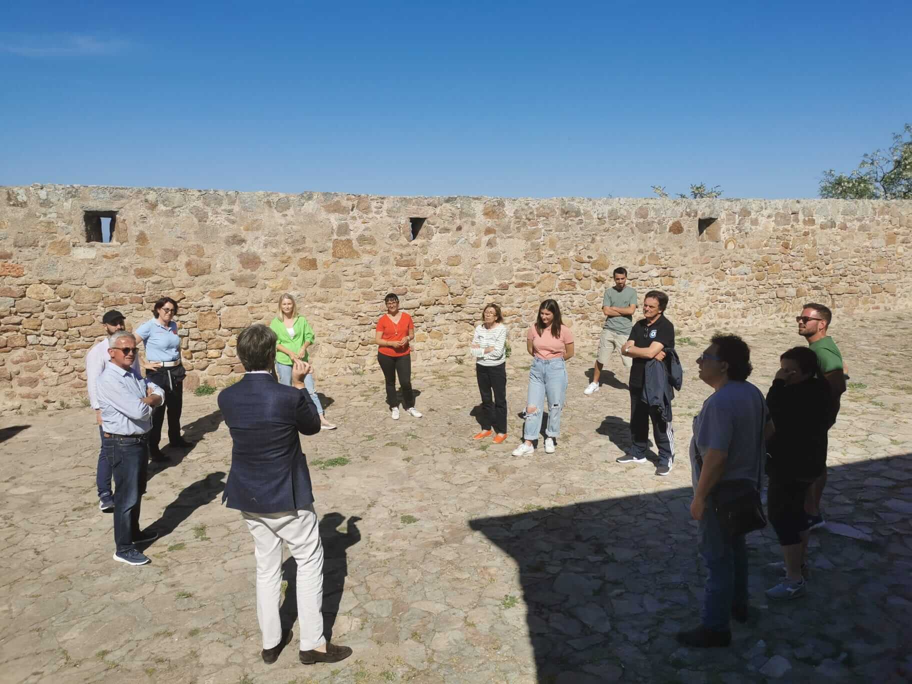 Corso di Accoglienza Turstica nella davanti al Lombi di Giglio Castello, Isola del Giglio