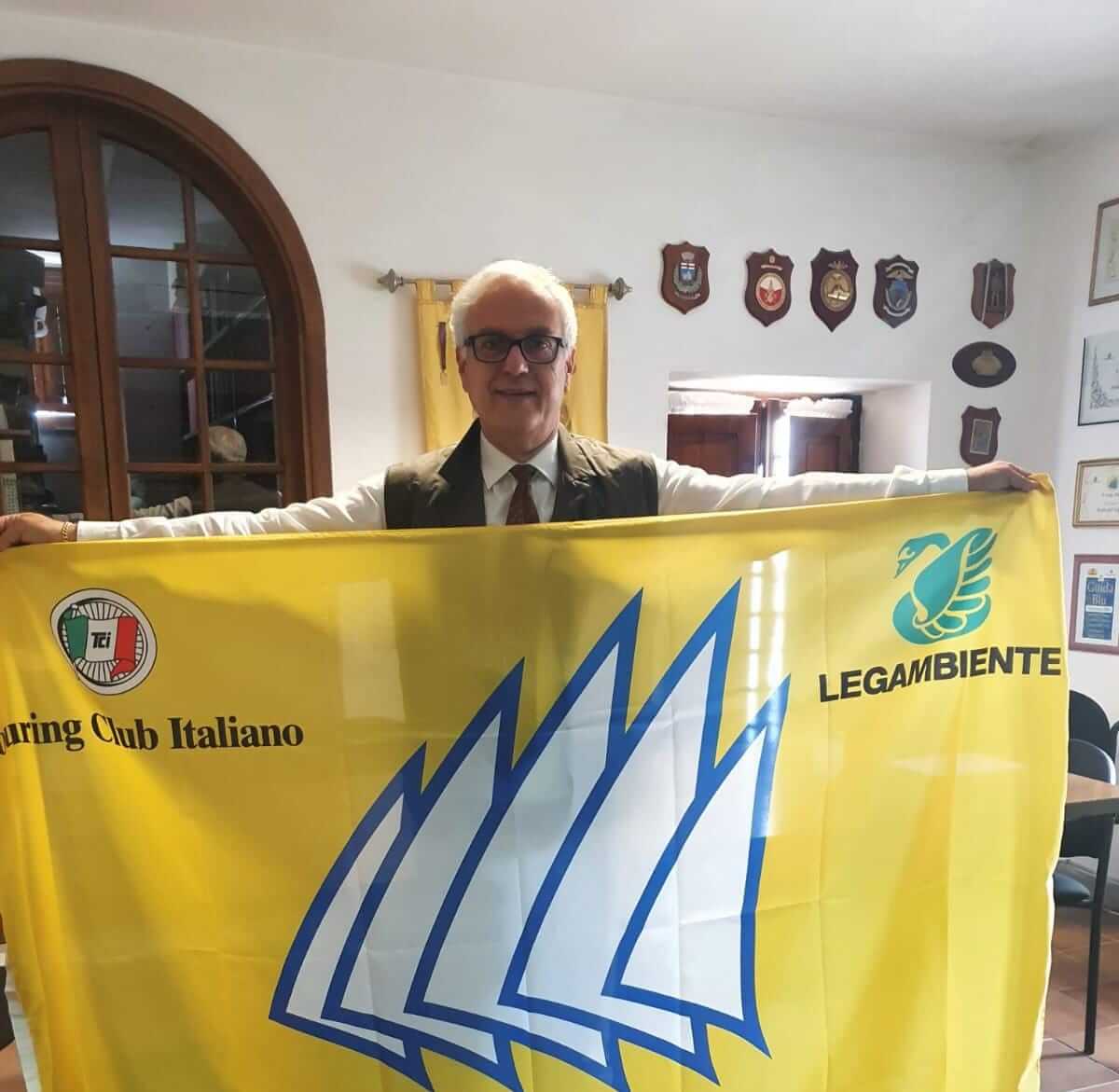 Sergio Ortelli con Bandiera 5 vele 2022