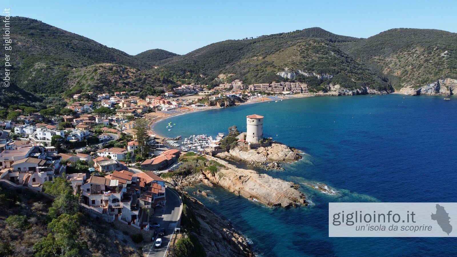 Veduta Spiaggia del Campese con Torre dal Drone, Isola del Giglio