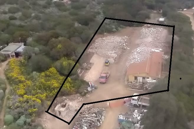 Veduta dal drone degli lavori di demolizioni all'Isola di Giannutri