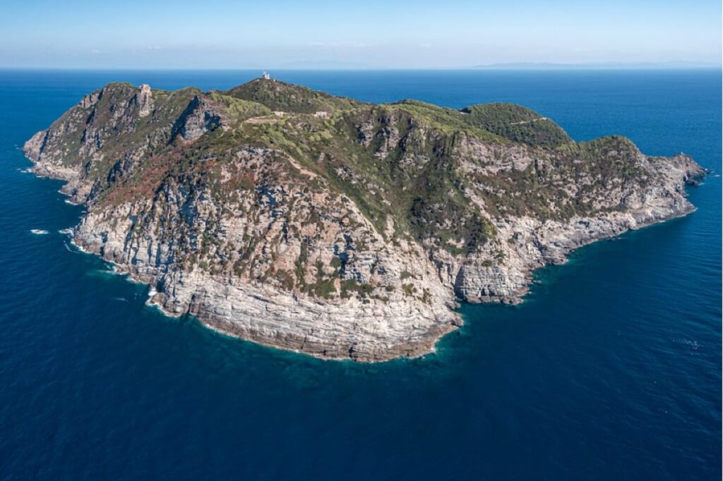 Veduta dal drone dell'Isola di Gorgona Arcipelago Toscano