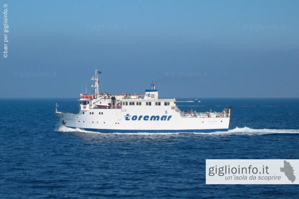 Traghetto Aegilium della compagnia TOREMAR sulla tratta per l'Isola del Giglio