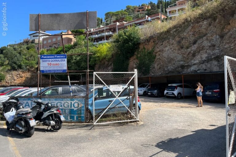 Parcheggio Fanciulli a Porto Santo Stefano, Monte Argentario