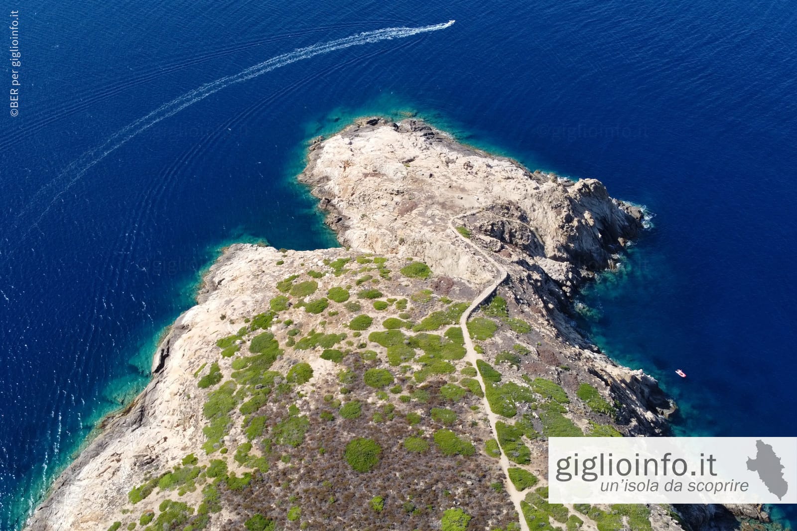 Punta di Capel Rosso meridionale Isola del Giglio, vista dall'alto con il drone