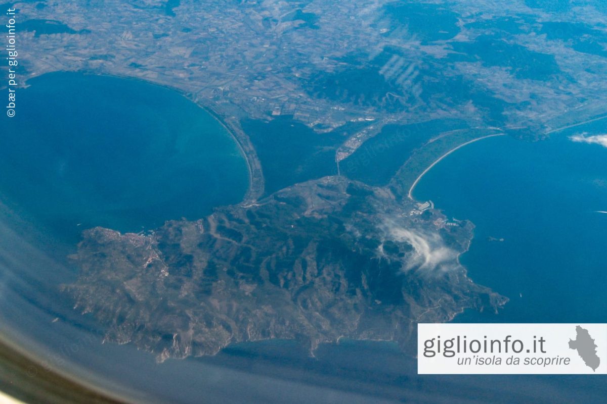Veduta dall'Aereo del Promontorio dell'Argentario con Laguna di Orbetello