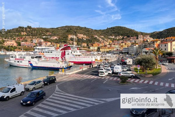 Piazzale Candi a Porto Santo Stefano Imbarco per l'isole Giglio e Giannutri con Traghetto Toremar