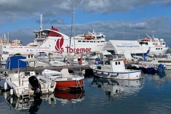 Traghetti Toremar e Mariglio a Porto Santo Stefano