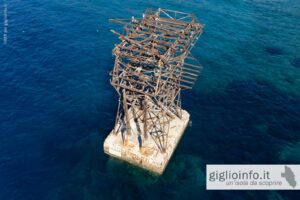 l'ultimo pilone della teleferica della miniera del Franco a Giglio Campese, Drone dall'alto